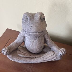Gray Meditating Frog Statue